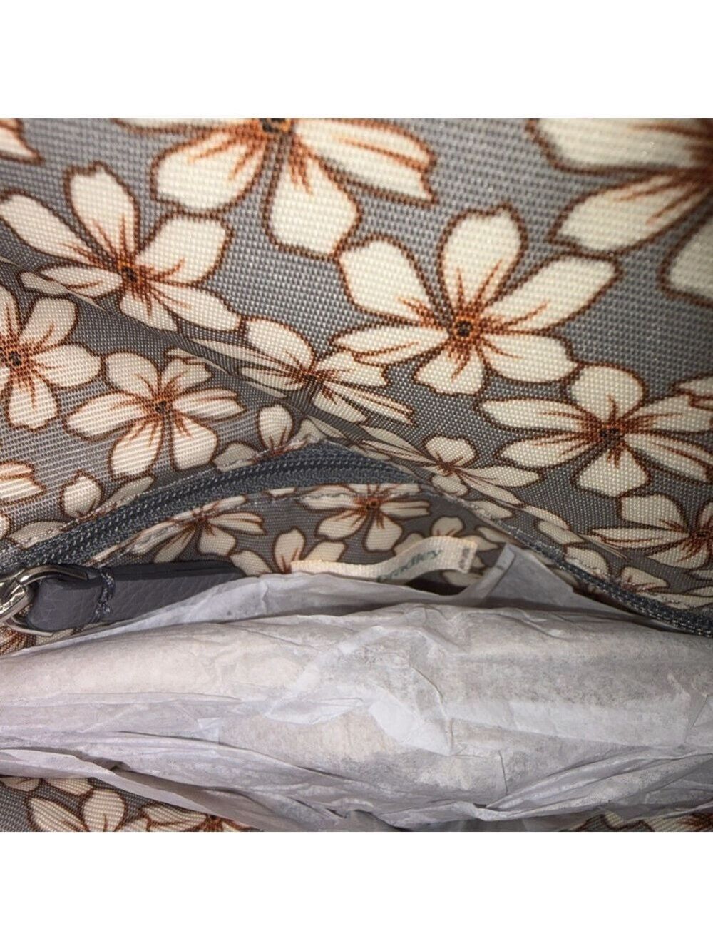 Vera Bradley Small Flap Hipster Quiet Shade Gray Crossbody NWT - Picture 4 of 4